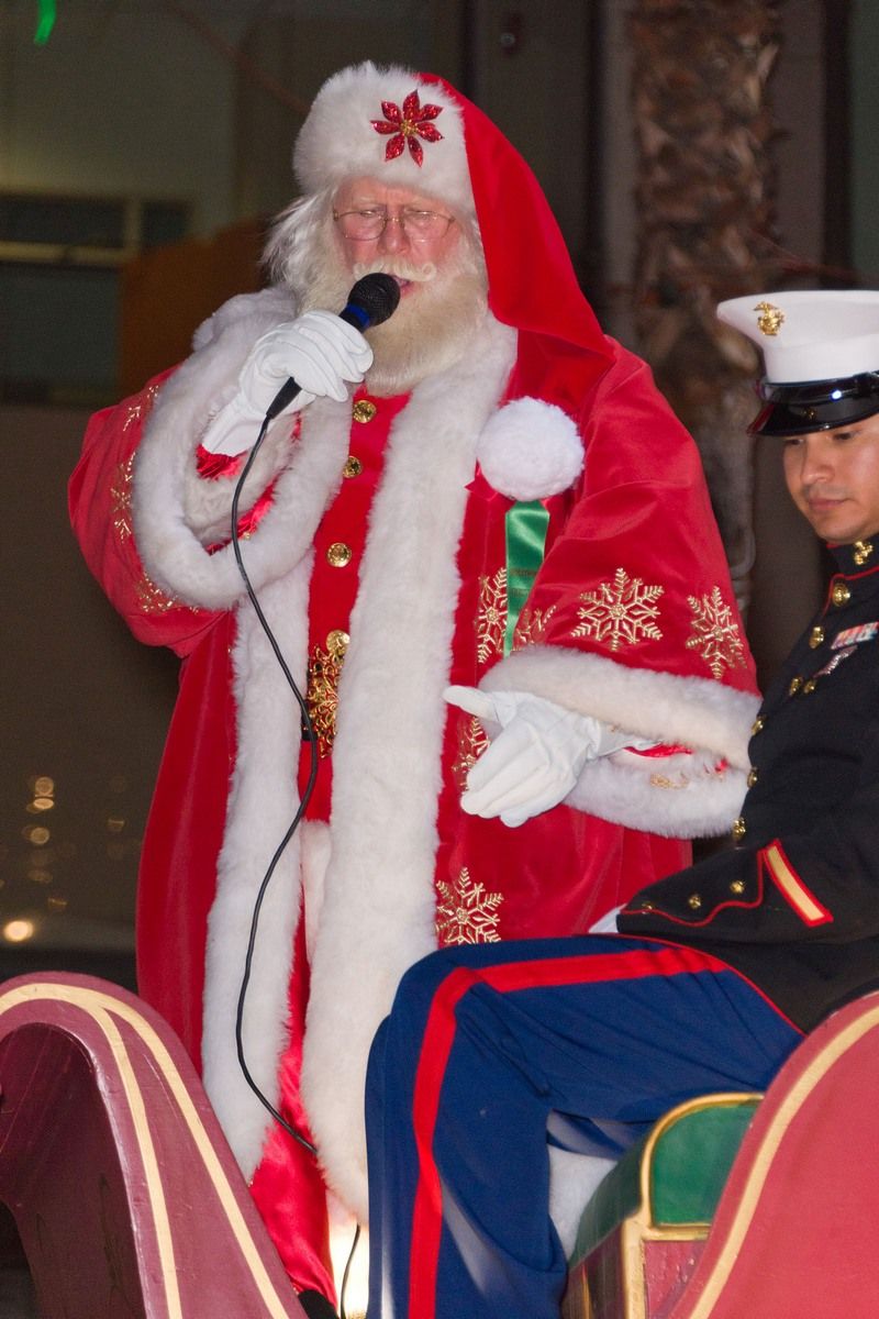 Photos: 80th Anniversary of The Hollywood Christmas Parade benefiting Marine Toys | Picture 132483